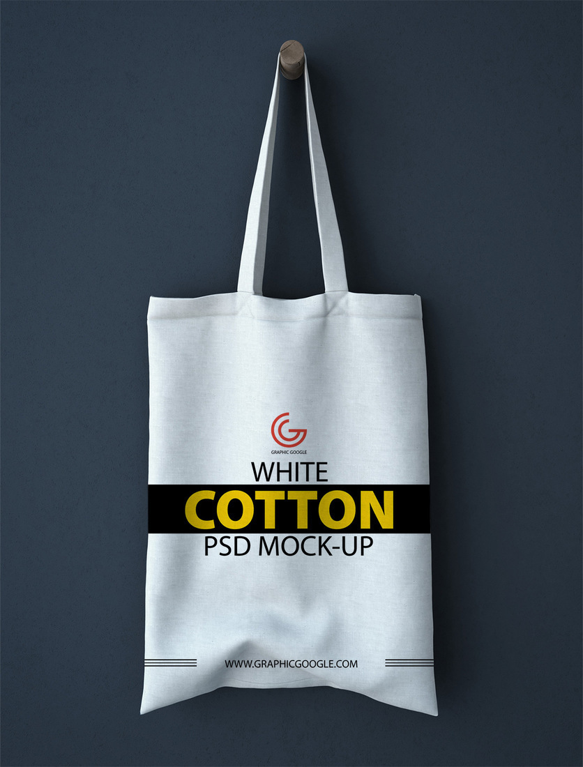 Free white cotton bag mockup