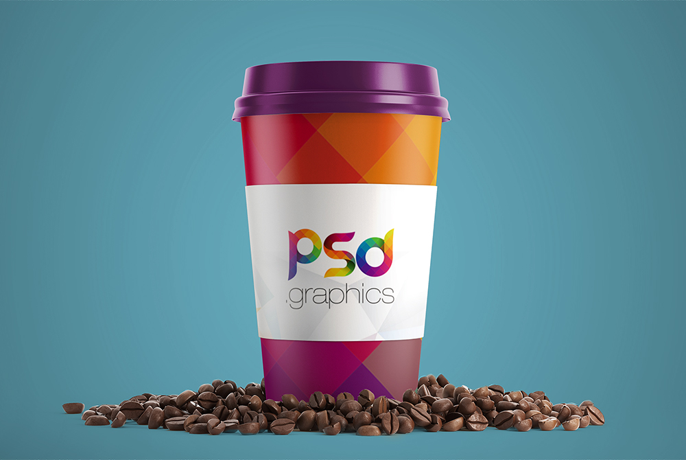 Free solo coffee cup with beans mockup