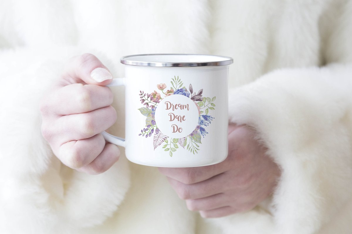 40 Mockups de Caneca e Copo de Papel Grátis 21 Muckup Woman holding Enamel Mug 40 Mockups de Caneca e Copo de Papel Grátis
