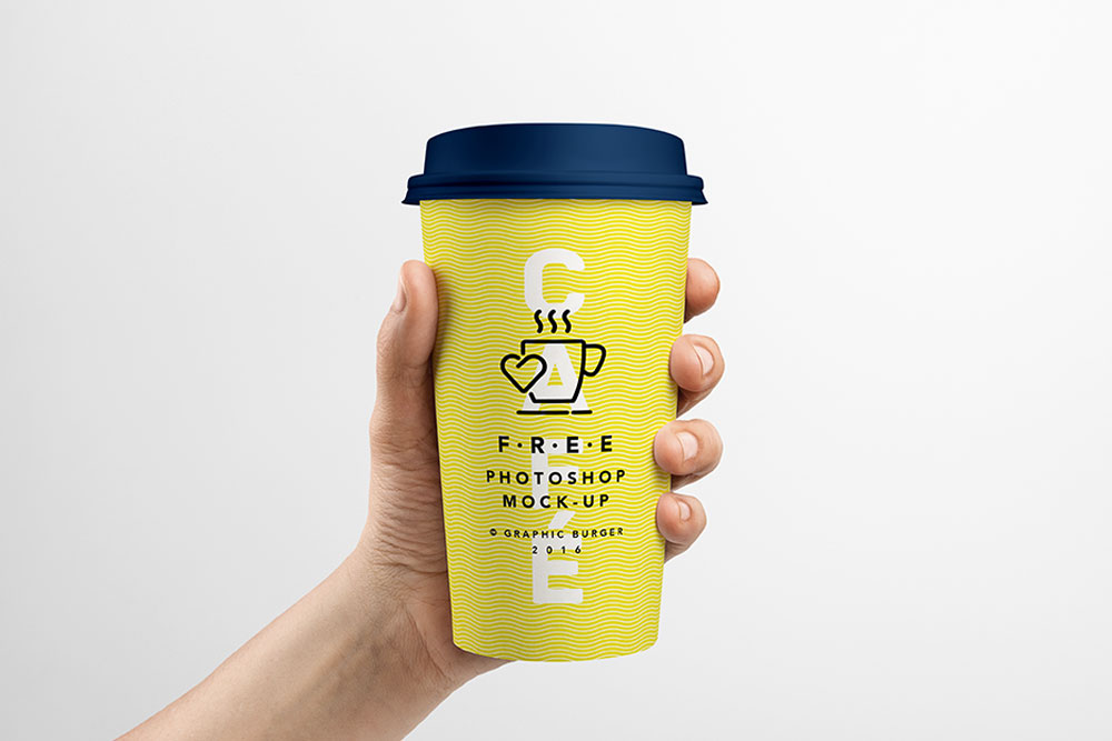 coffee cup in hand mockup3 40 Mockups de Caneca e Copo de Papel Grátis