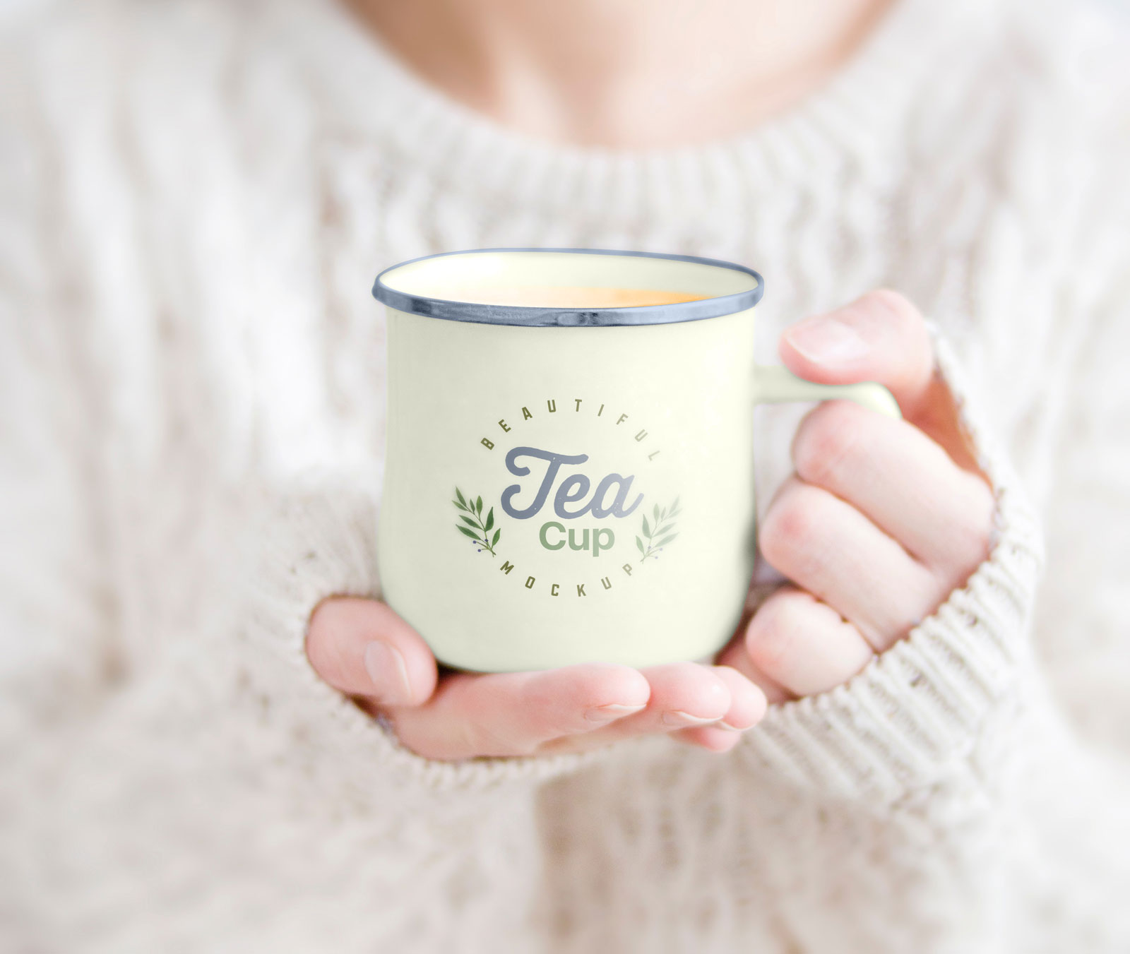 female holding tea cup free mockup psd 40 Mockups de Caneca e Copo de Papel Grátis