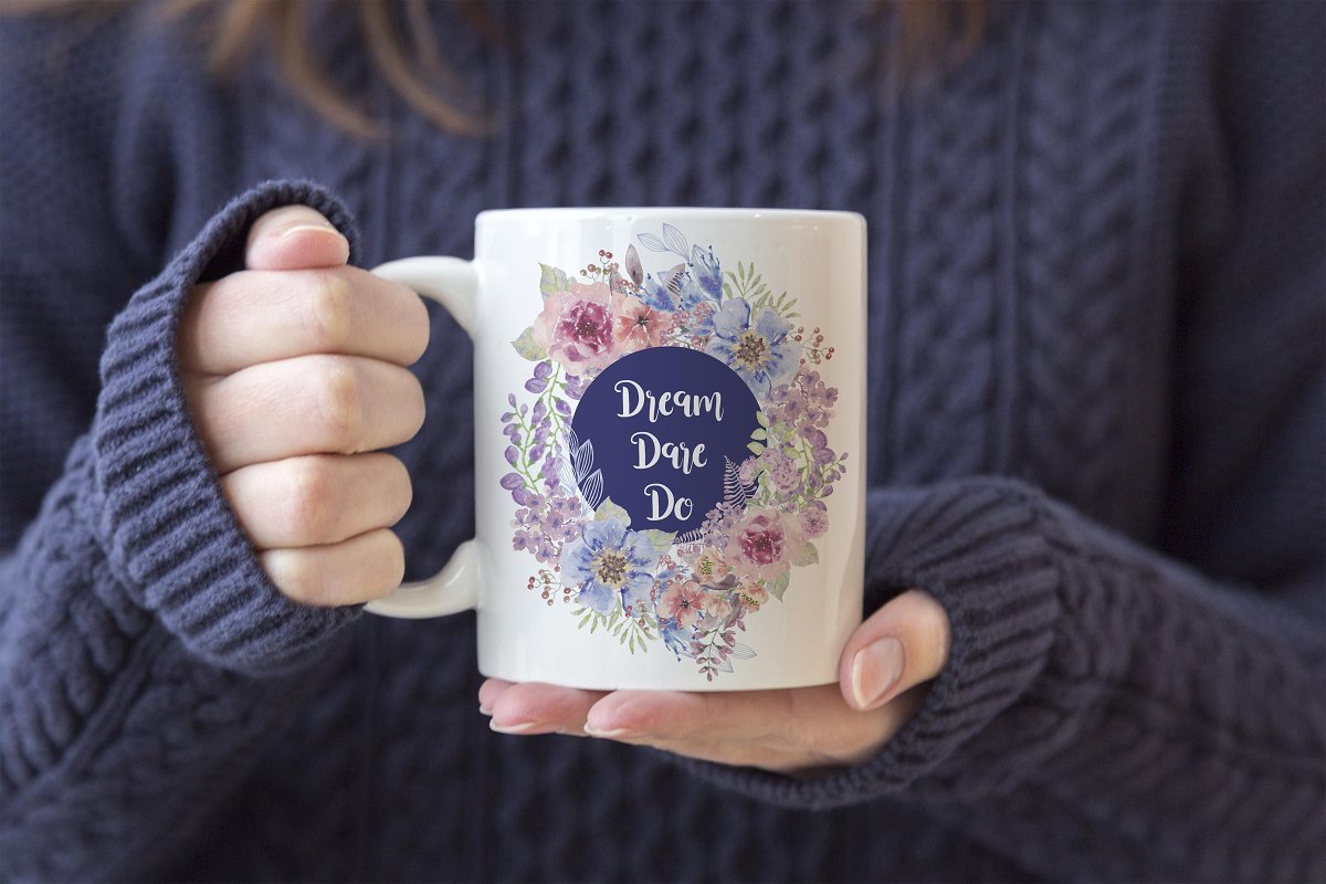 40 Mockups de Caneca e Copo de Papel Grátis 20 mockup woman holding mug 40 Mockups de Caneca e Copo de Papel Grátis