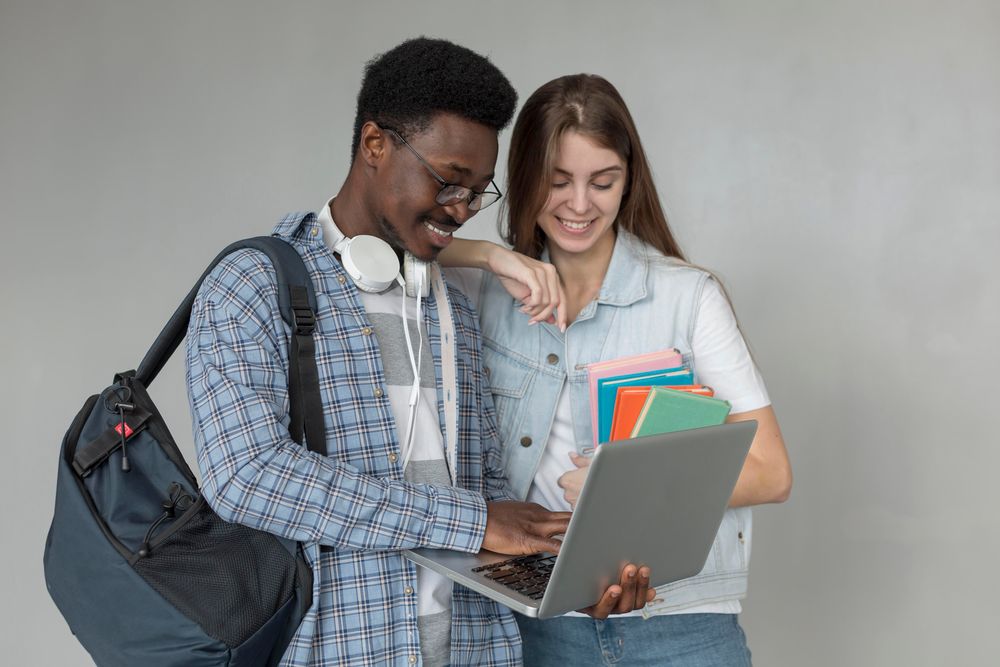 A students reading computer