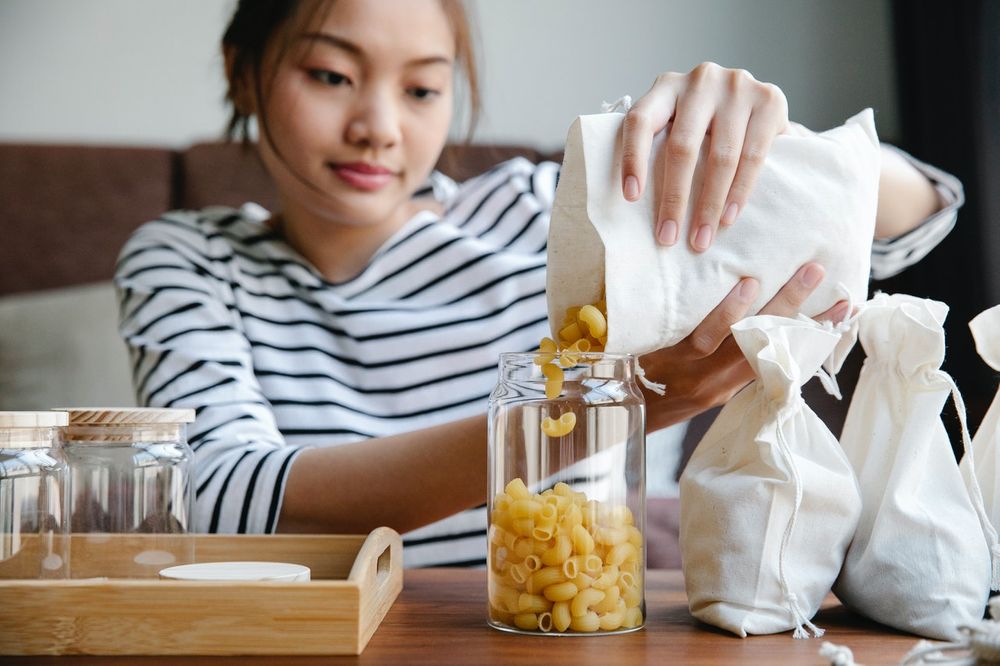 Packaging of pasta to glass bottle