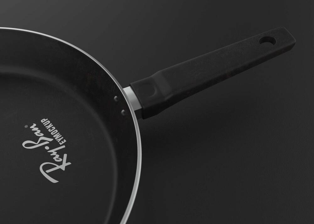 Free Pan logo mockup