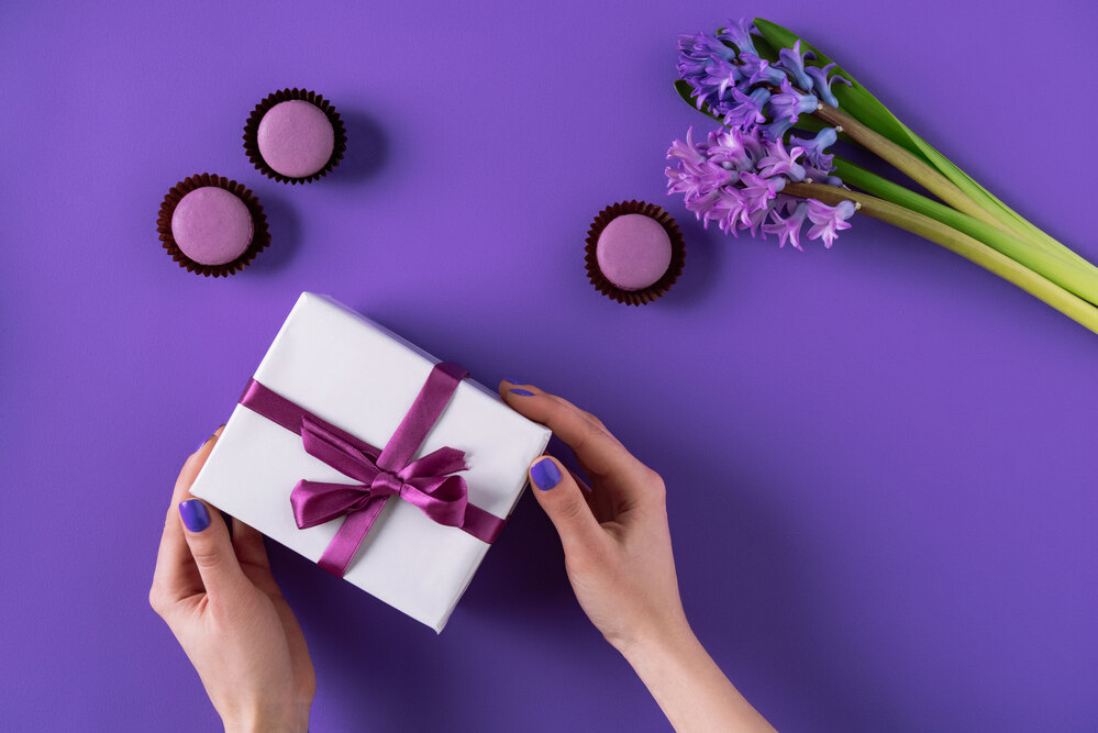 A violet gift scene